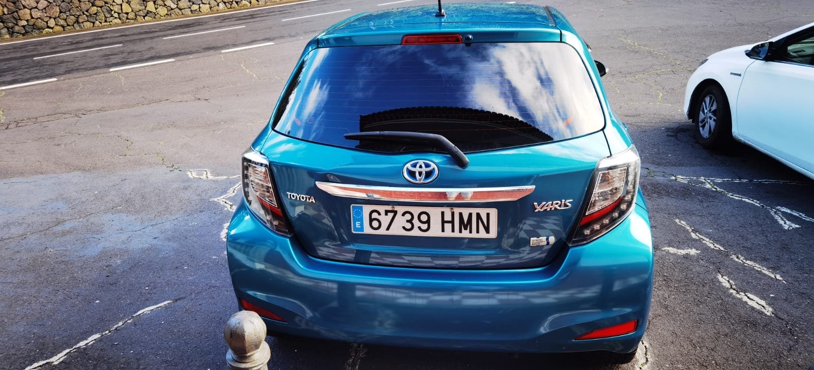 Coche compacto azul en buen estado - imagen 5