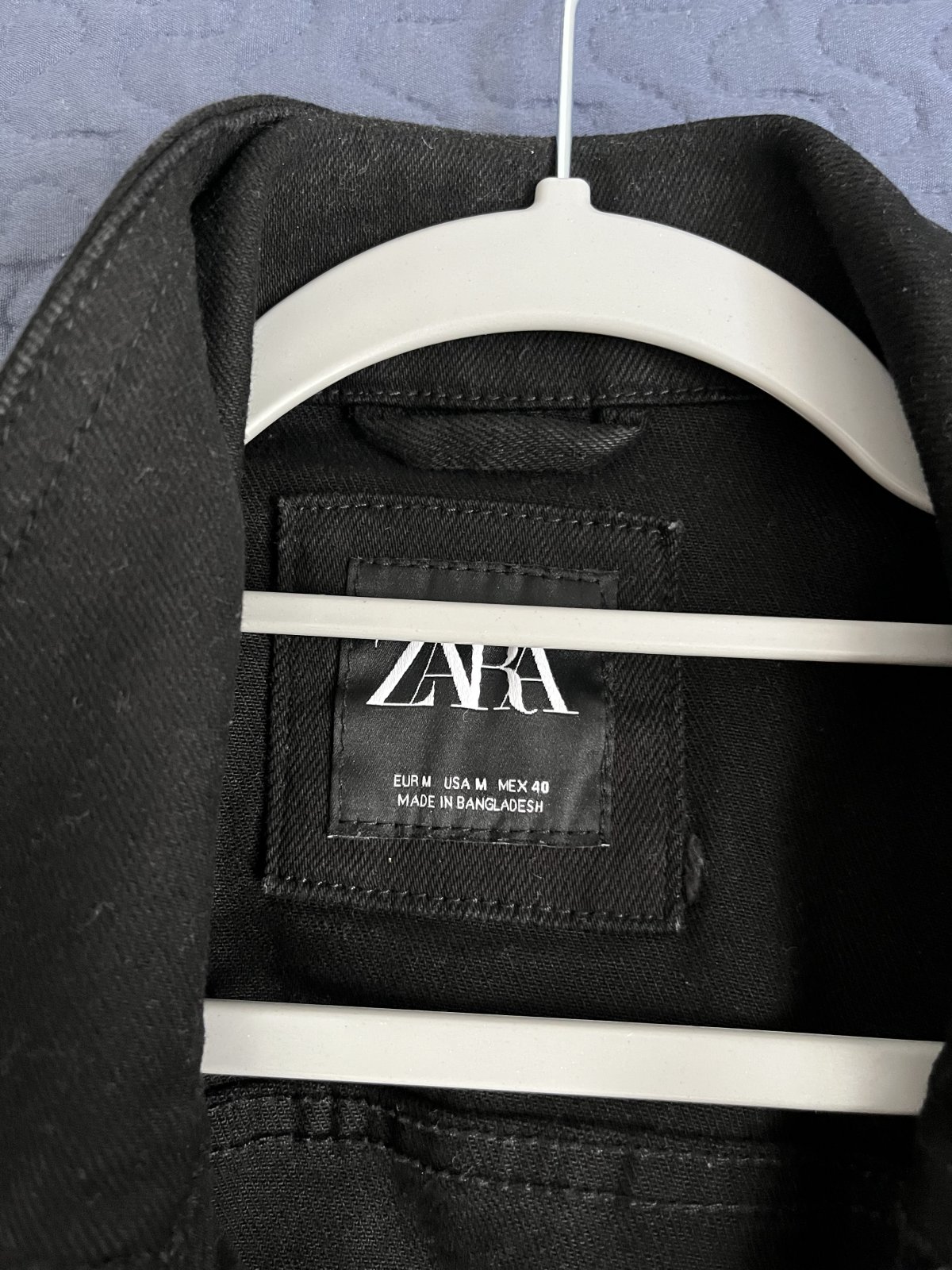 Chaqueta vaquera negra básica Zara - imagen 2